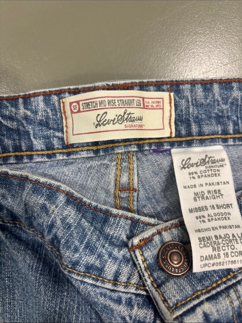 Levi's Light Blue Mid-Rise Straight Leg Women's Jeans